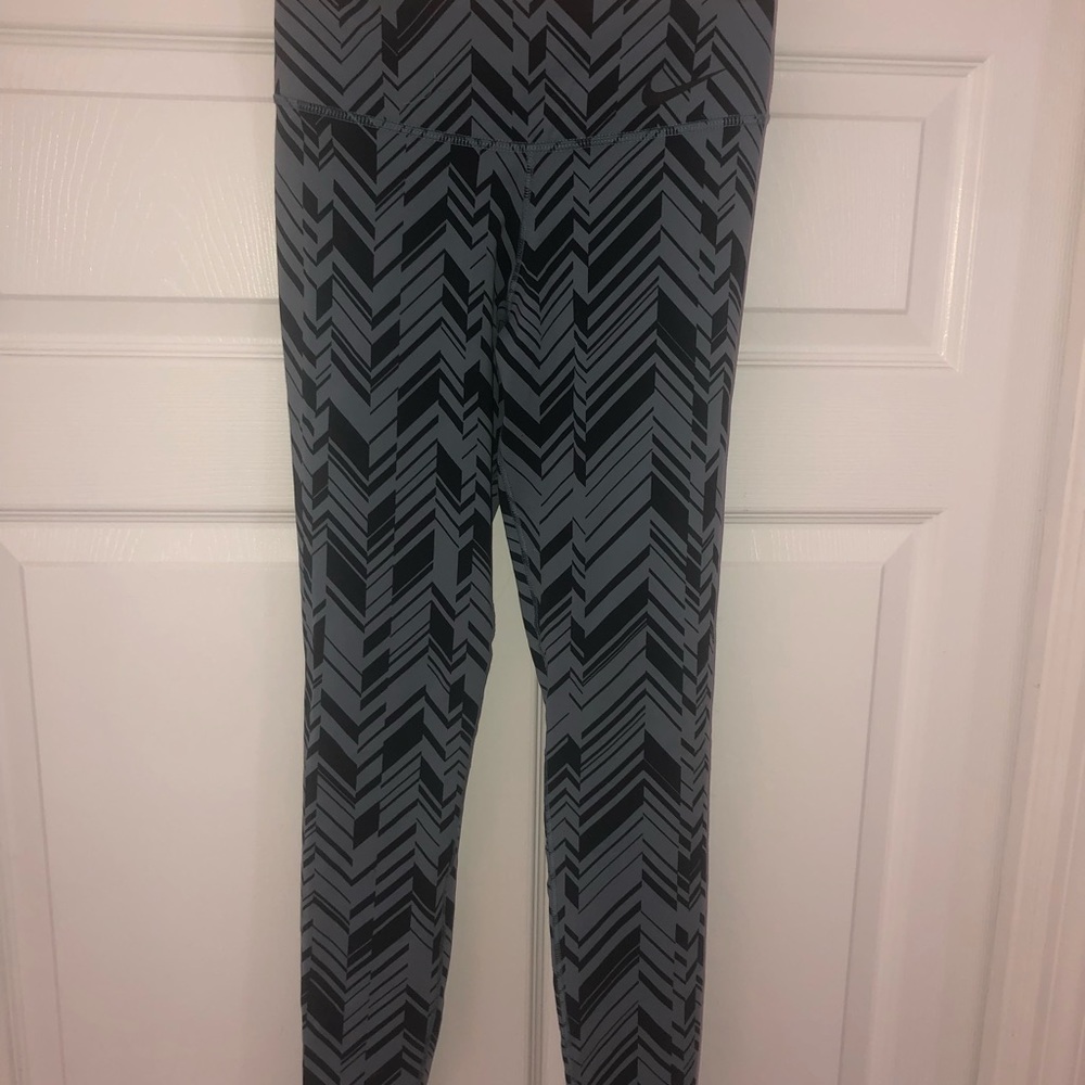 NWOT NIKE LEGGINGS YOGA PANTS GRAY AND BLACK SZ XS
